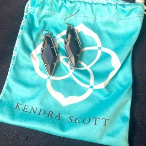 Kendra scott hematite gun metal earrings!